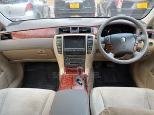 Toyota Crown Royale 2005 Purple