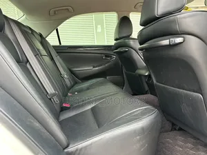 Toyota Crown Royale 2005 White