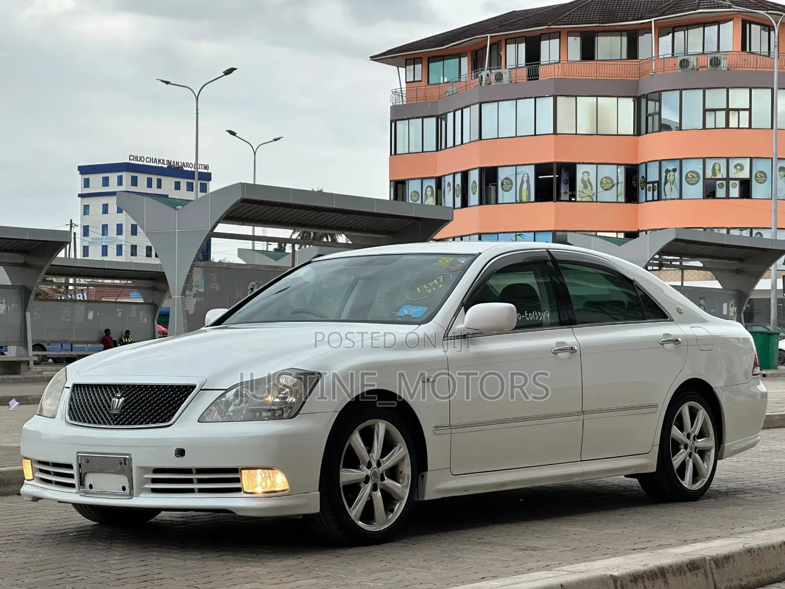 Toyota Crown Royale 2005 White