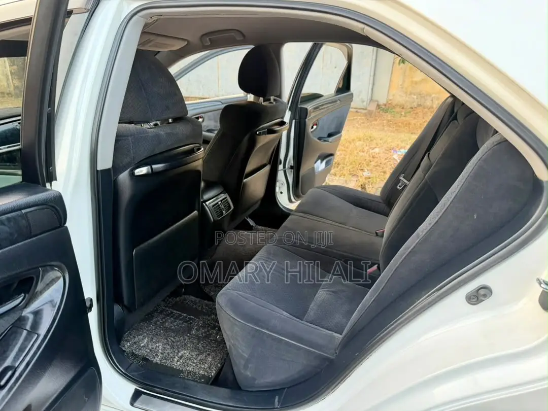Toyota Crown 2006 Pearl
