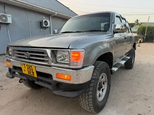 Toyota Hilux 2003 Blue