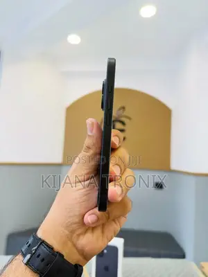 New Apple iPhone 16 128 GB Black