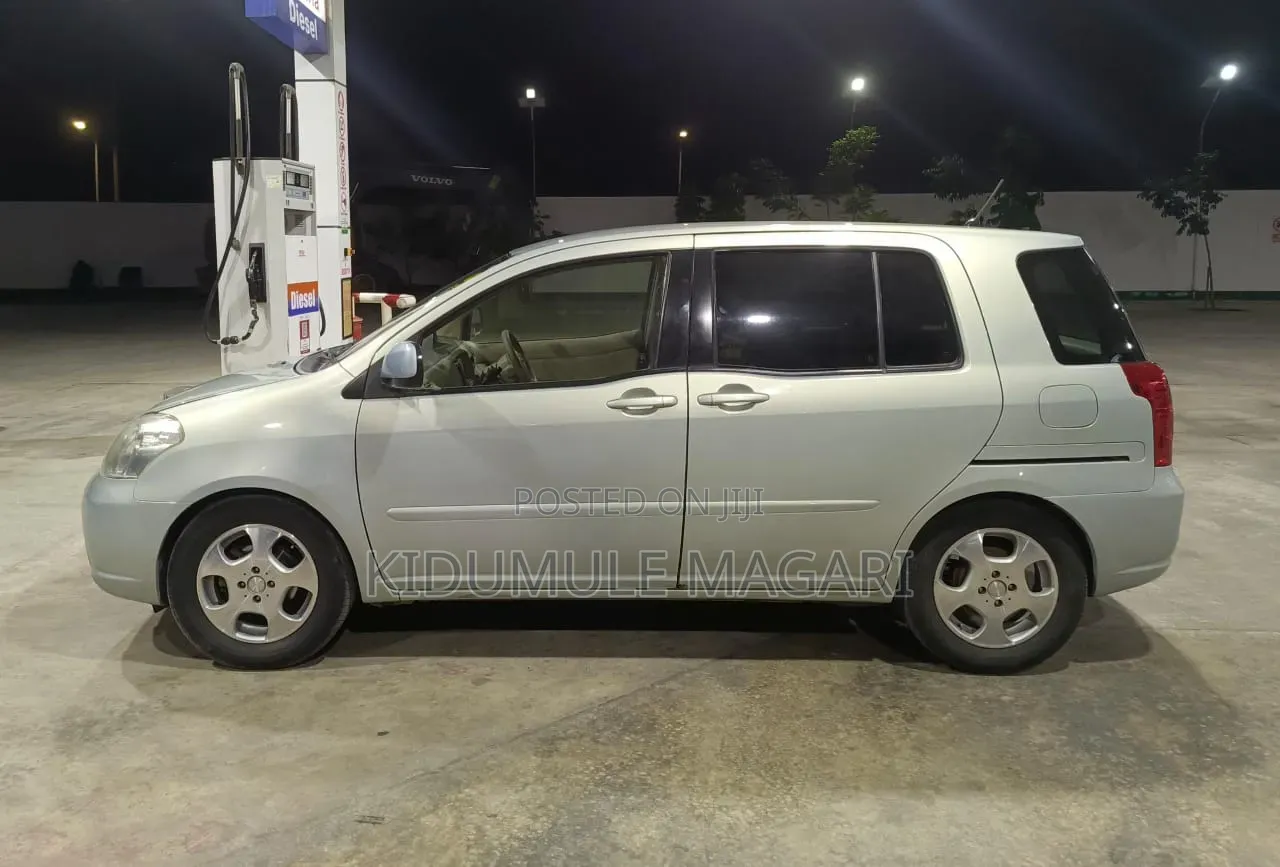 Toyota Raum 2005 Blue