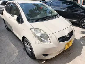 Toyota Vitz 2008 Ivory