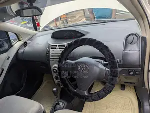 Toyota Vitz 2008 Ivory