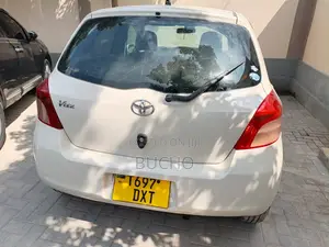 Toyota Vitz 2008 Ivory