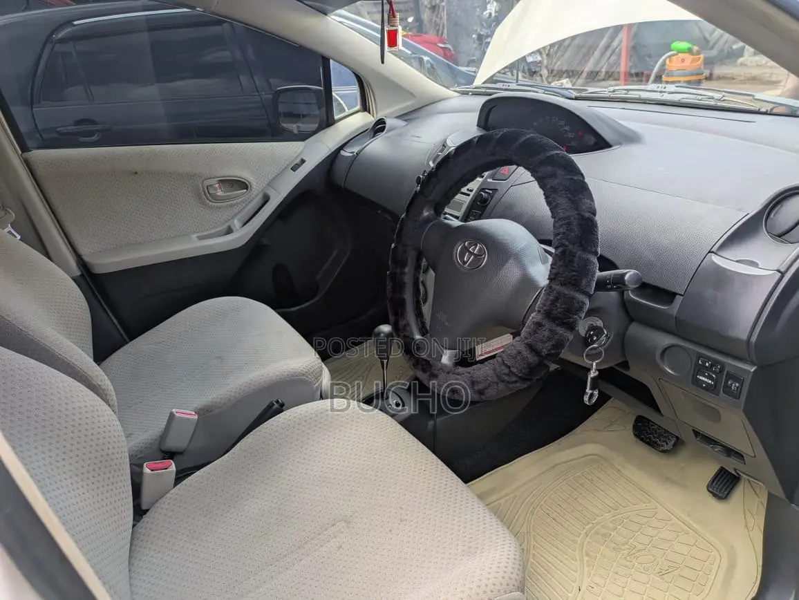 Toyota Vitz 2008 Ivory
