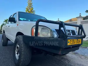 Nissan Hardbody 2012 White