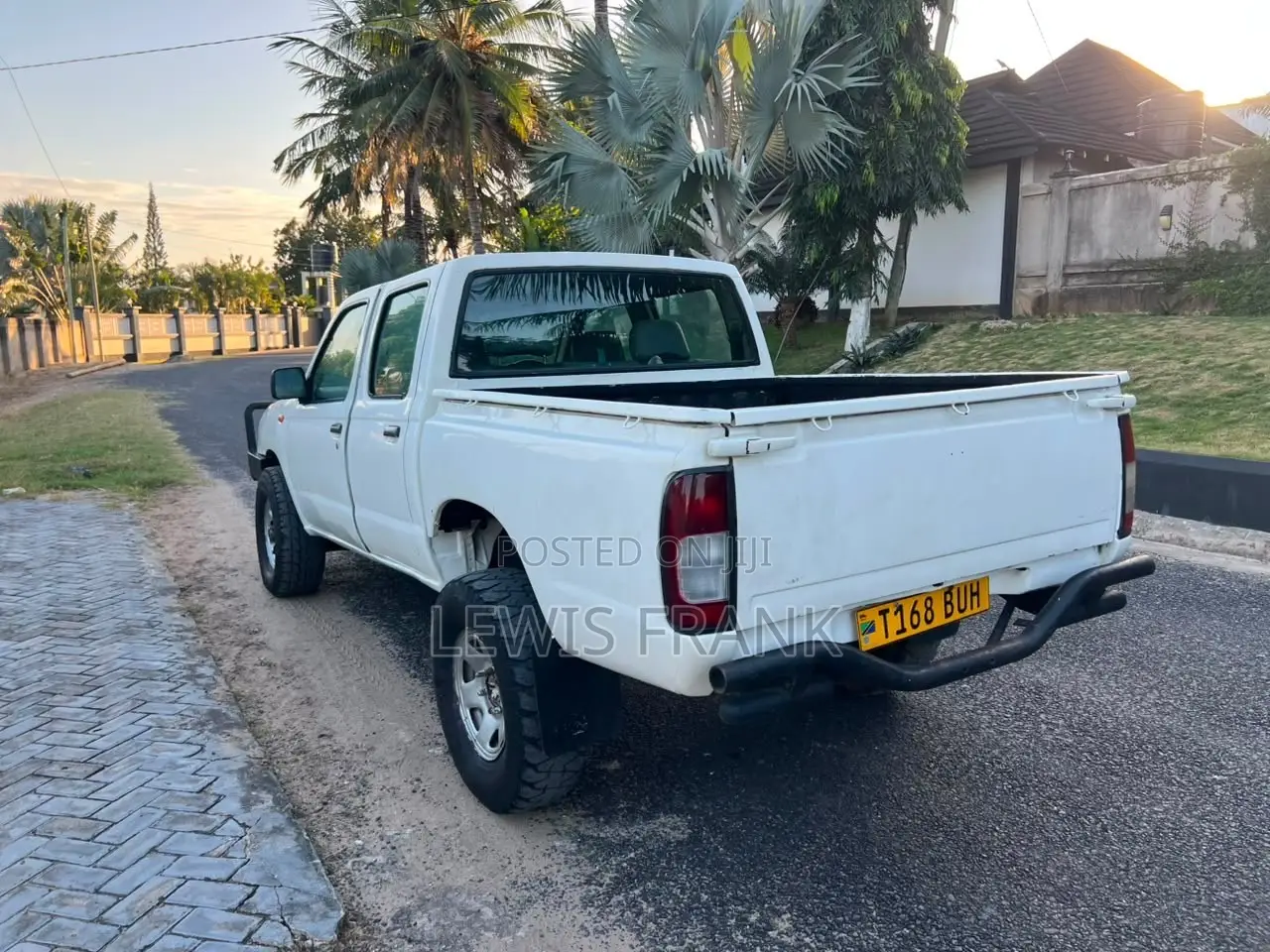 Nissan Hardbody 2012 White
