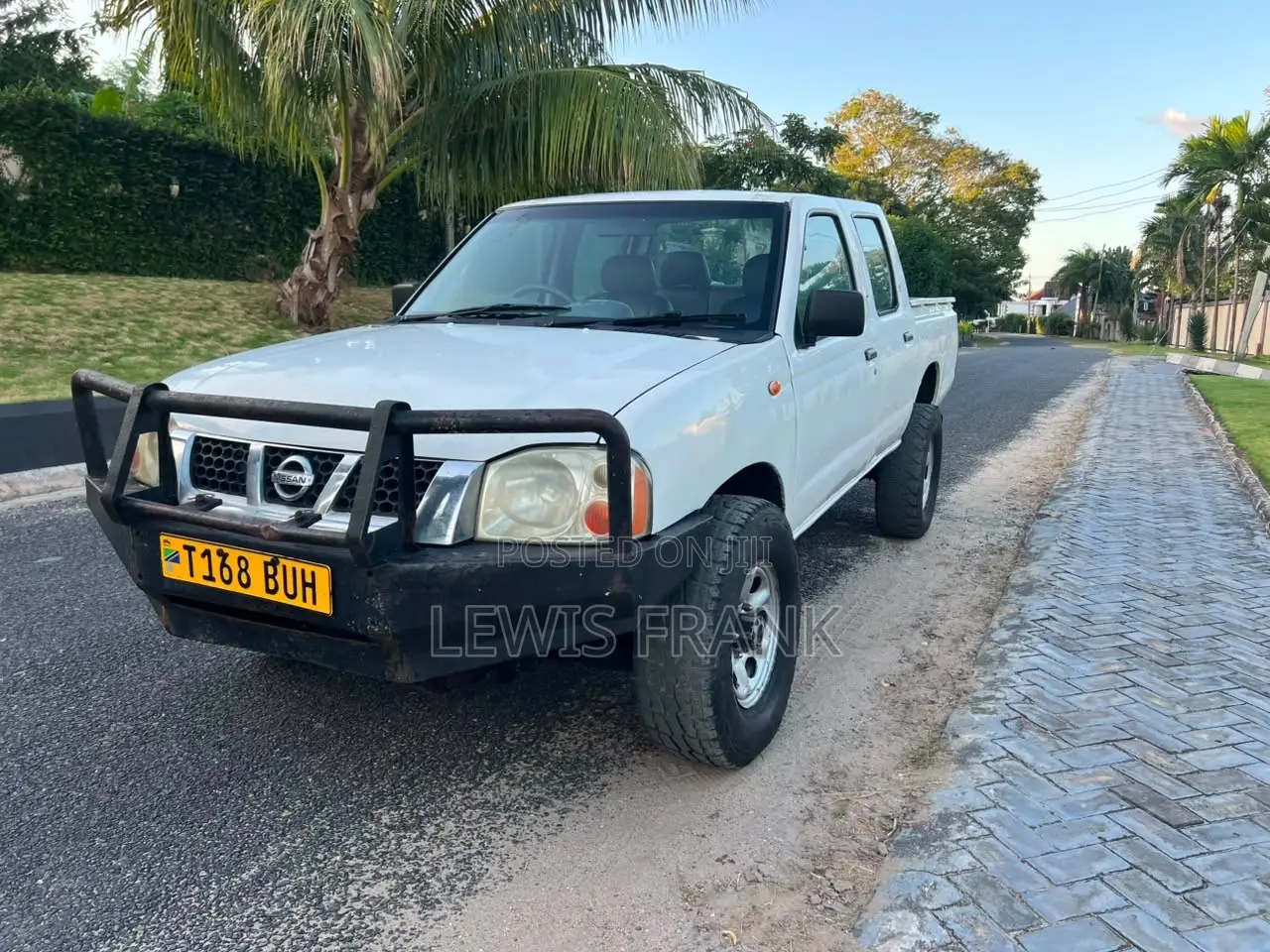 Nissan Hardbody 2012 White