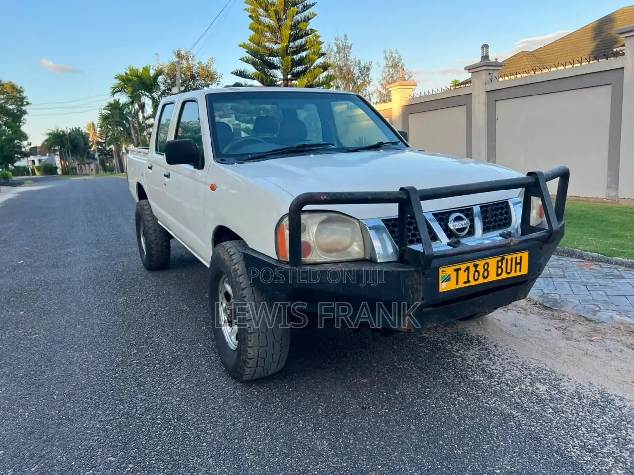 Nissan Hardbody 2012 White
