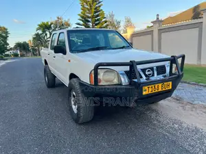 Nissan Hardbody 2012 White