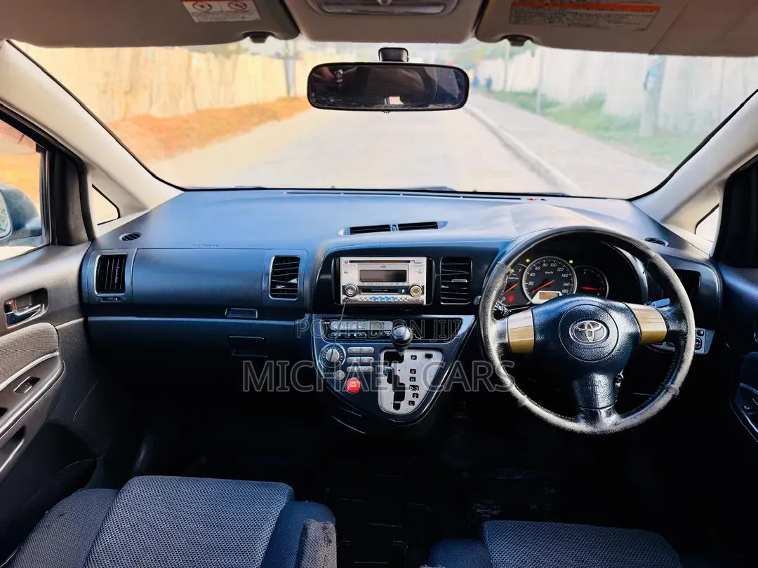 Toyota Wish 2005 Blue