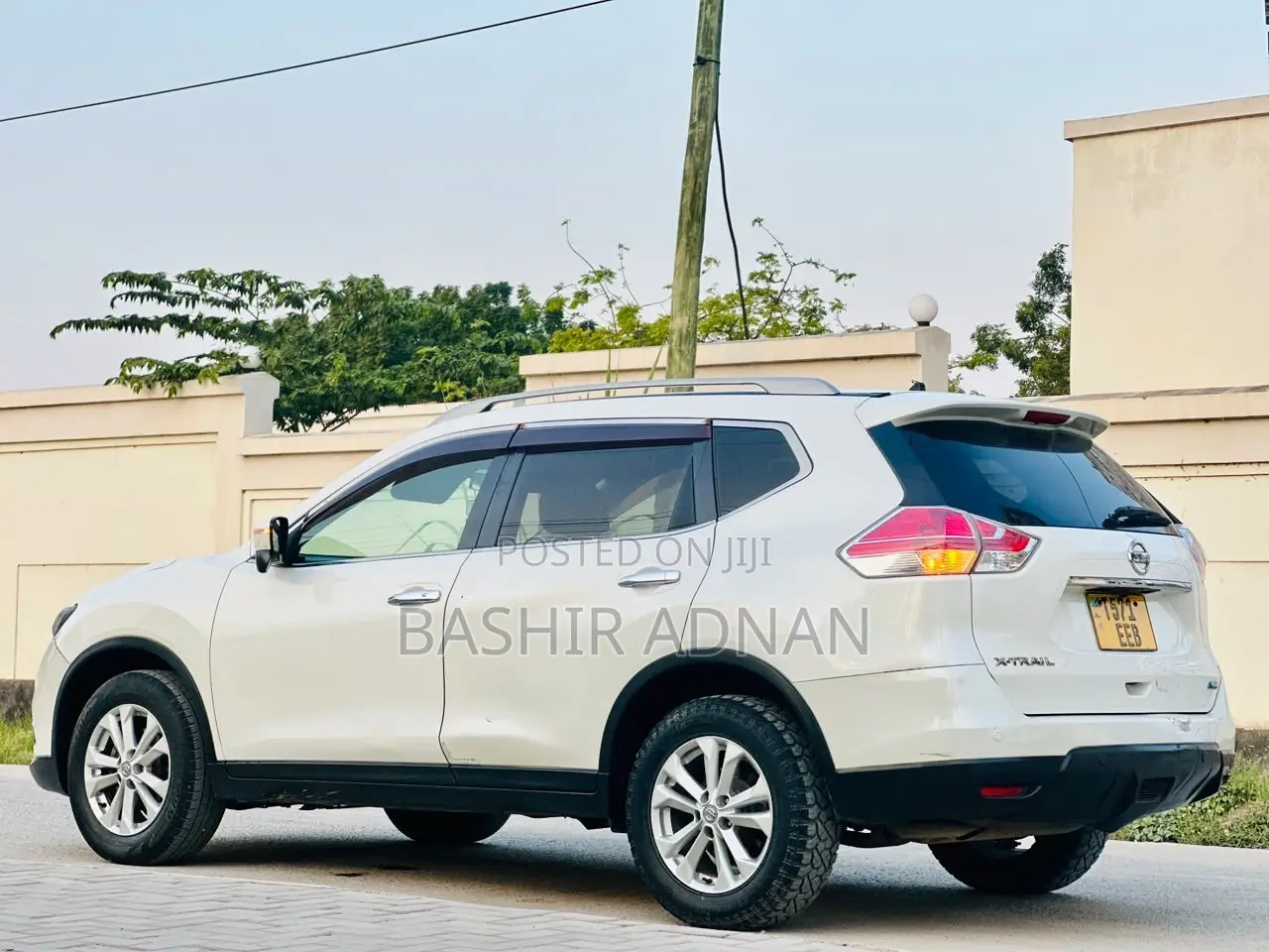 Nissan X-Trail 2.0 Petrol FWD 2013 White