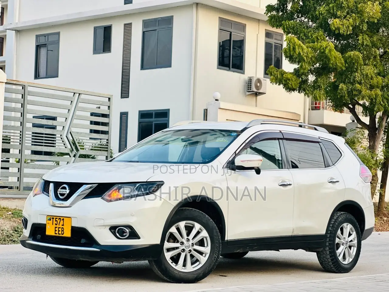 Nissan X-Trail 2.0 Petrol FWD 2013 White