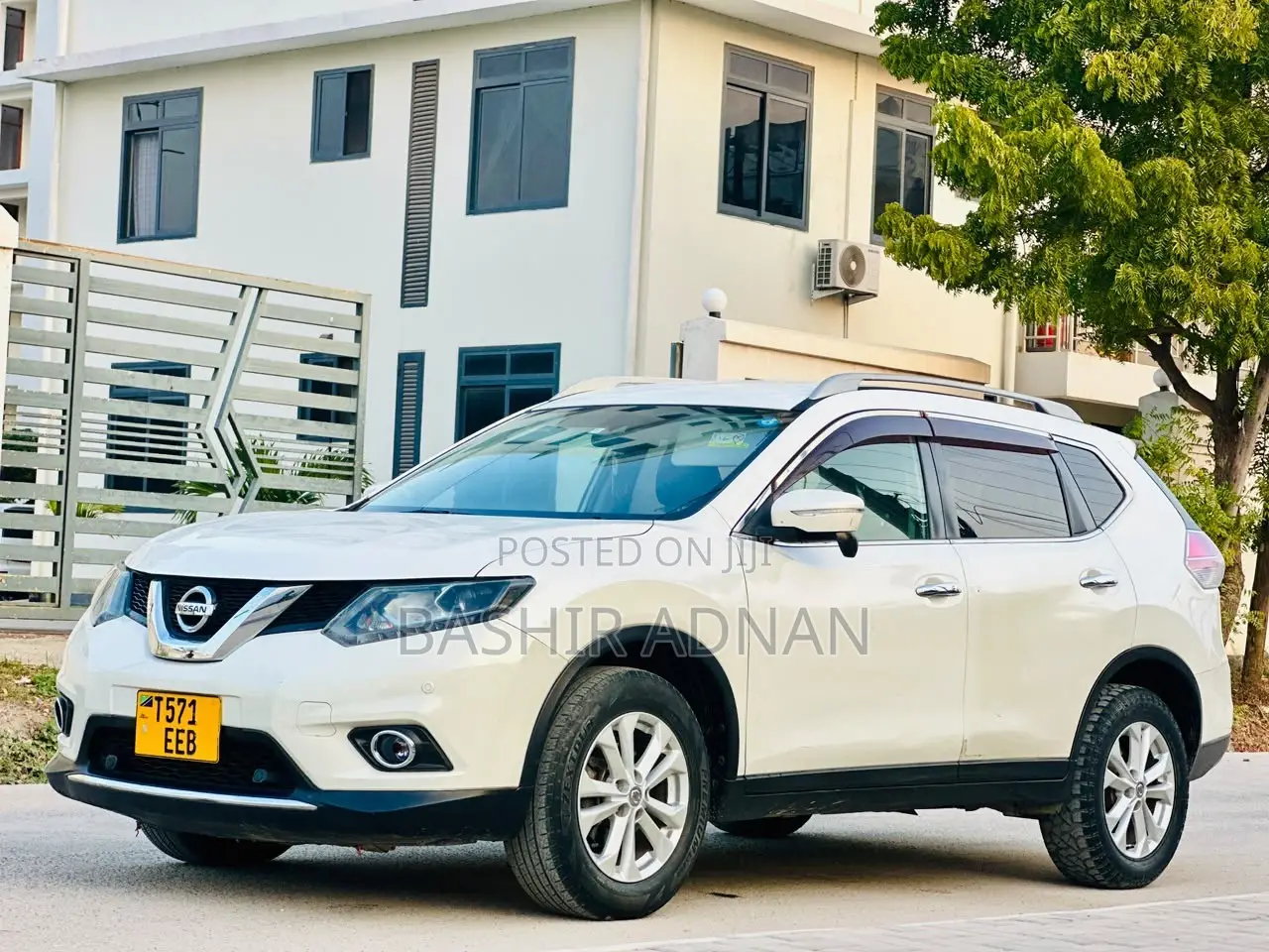 Nissan X-Trail 2.0 Petrol FWD 2013 White