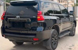 Toyota Land Cruiser Prado 2022 Black