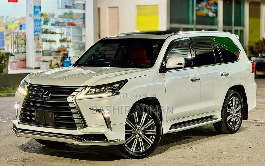 Lexus LX 570 AWD 2017 White