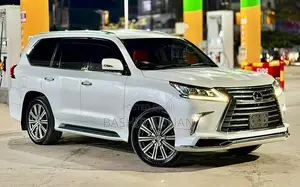 Lexus LX 570 AWD 2017 White