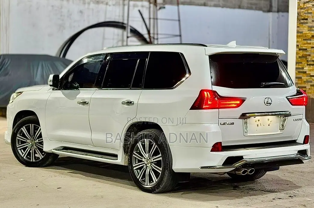 Lexus LX 570 AWD 2017 White