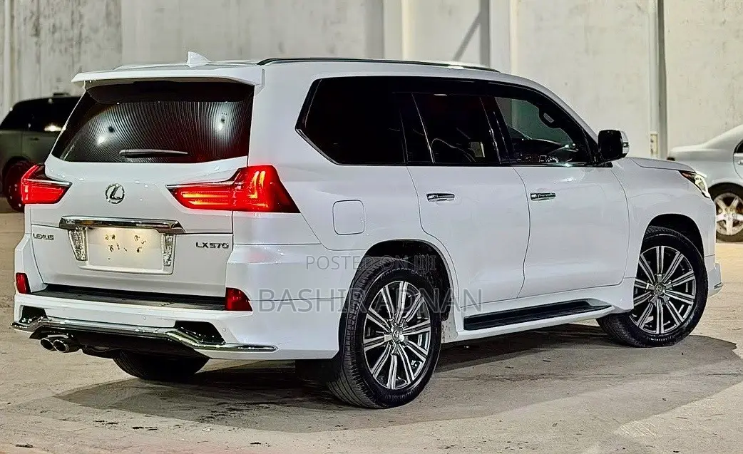 Lexus LX 570 AWD 2017 White