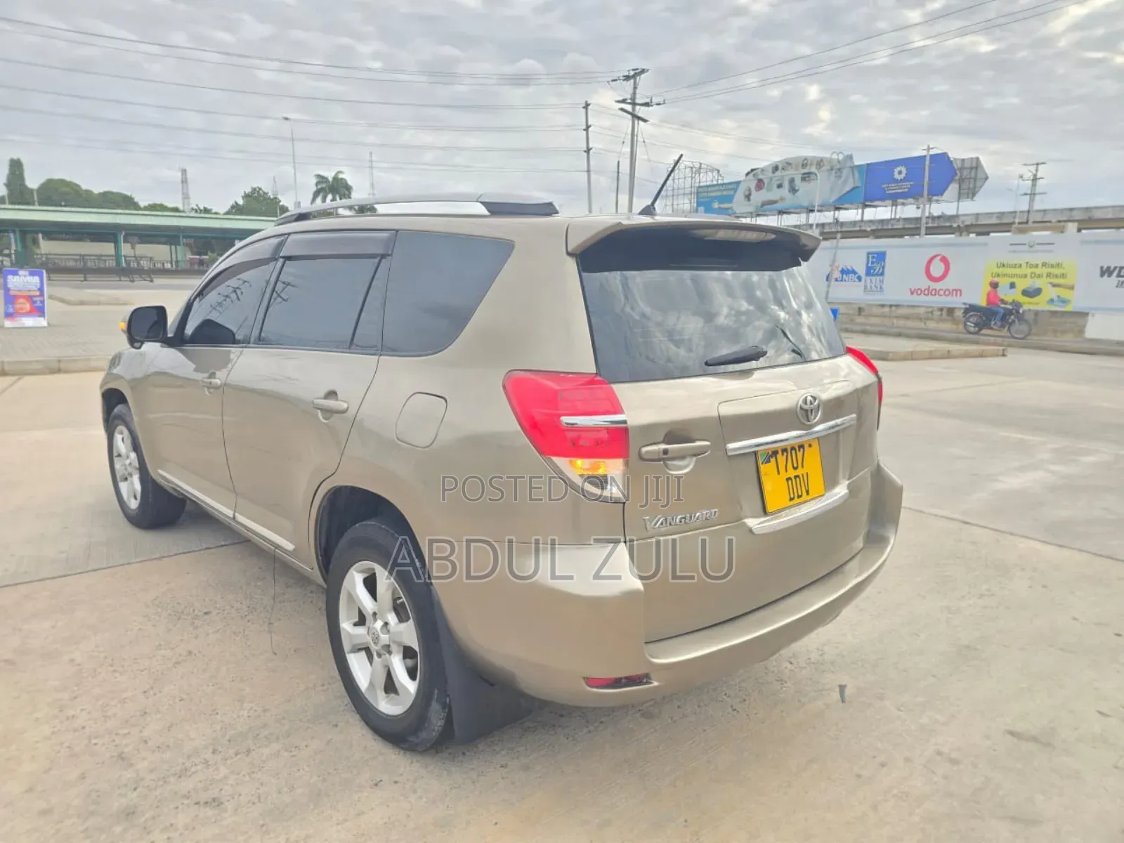 Toyota Vanguard 2010 Gold