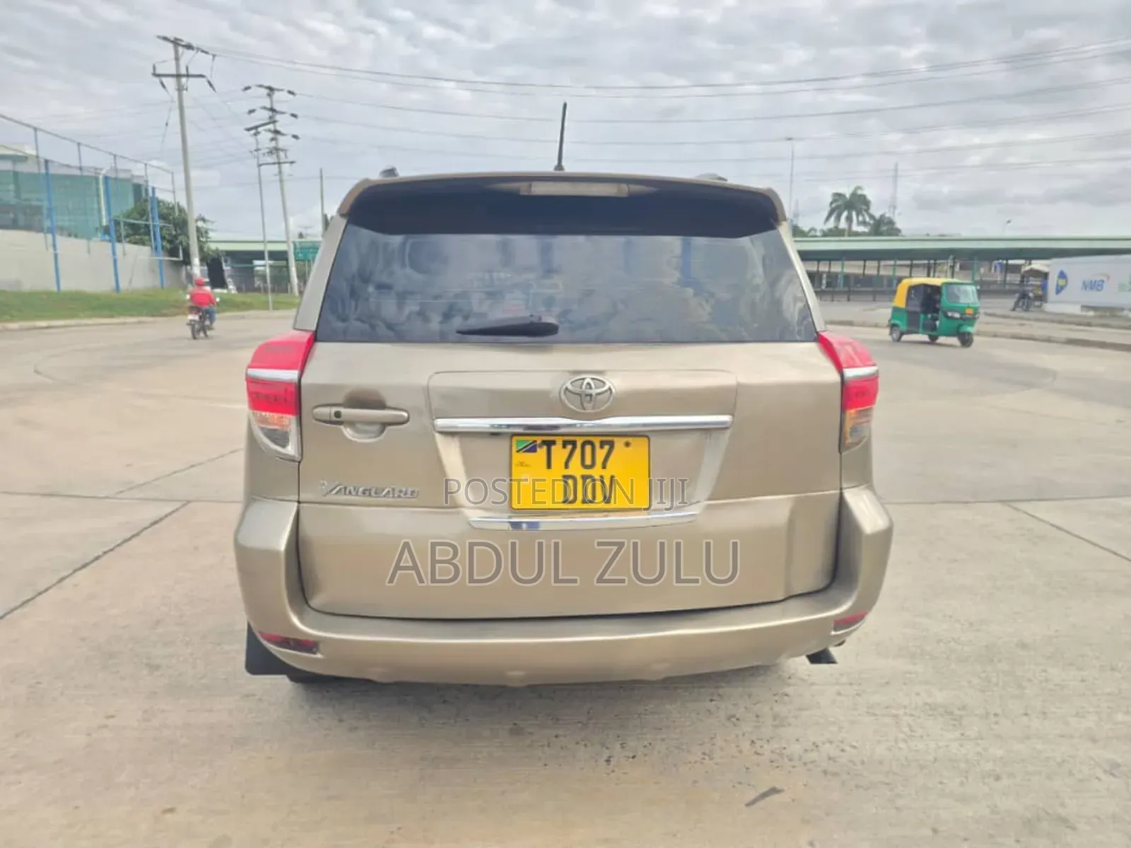 Toyota Vanguard 2010 Gold