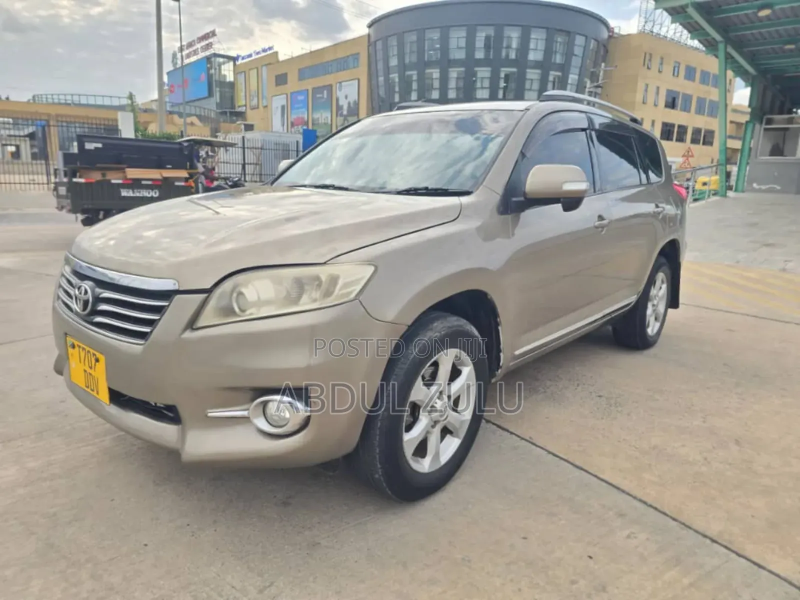 Toyota Vanguard 2010 Gold