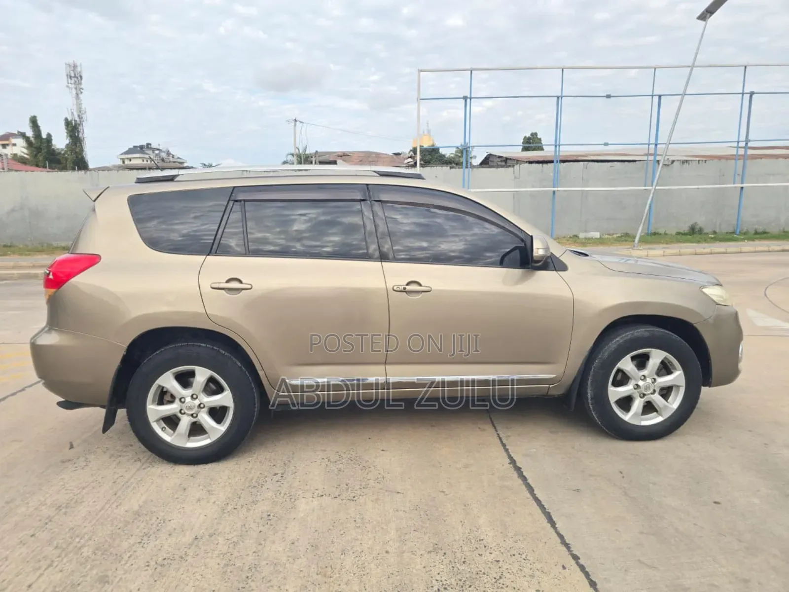 Toyota Vanguard 2010 Gold