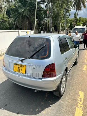 Toyota Starlet 2002 Silver