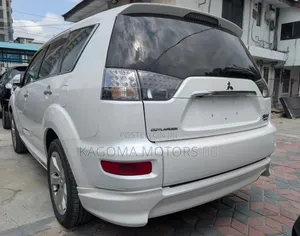 Mitsubishi Outlander 2011 White