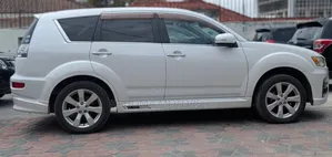Mitsubishi Outlander 2011 White