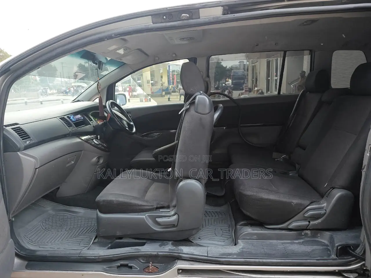 Toyota ISIS 2009 Silver