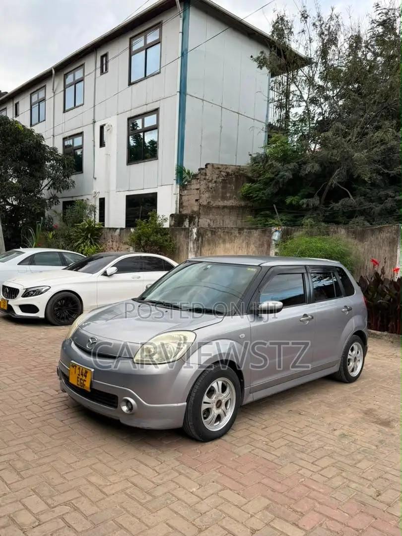 Mazda Verisa 2004 Silver