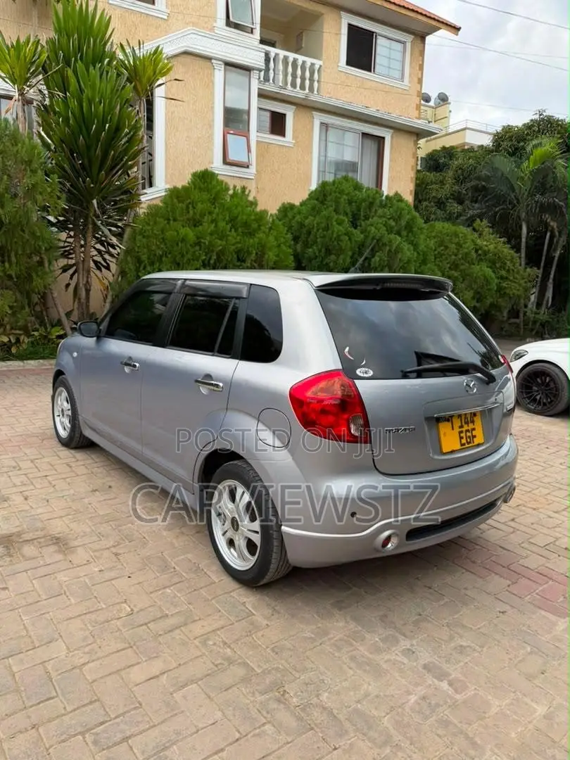Mazda Verisa 2004 Silver