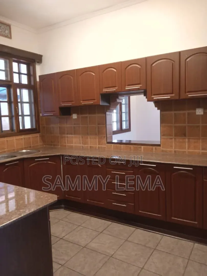 6bdrm Mansion in Sammy Saidy, Njiro for sale