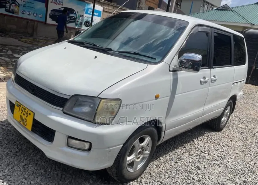 Toyota Noah 2001 Silver
