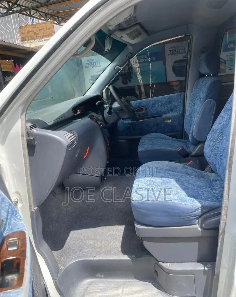 Toyota Noah 2001 Silver