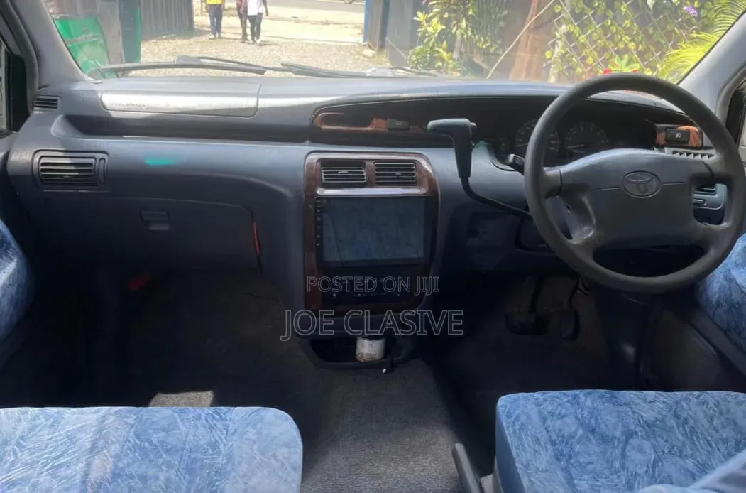 Toyota Noah 2001 Silver
