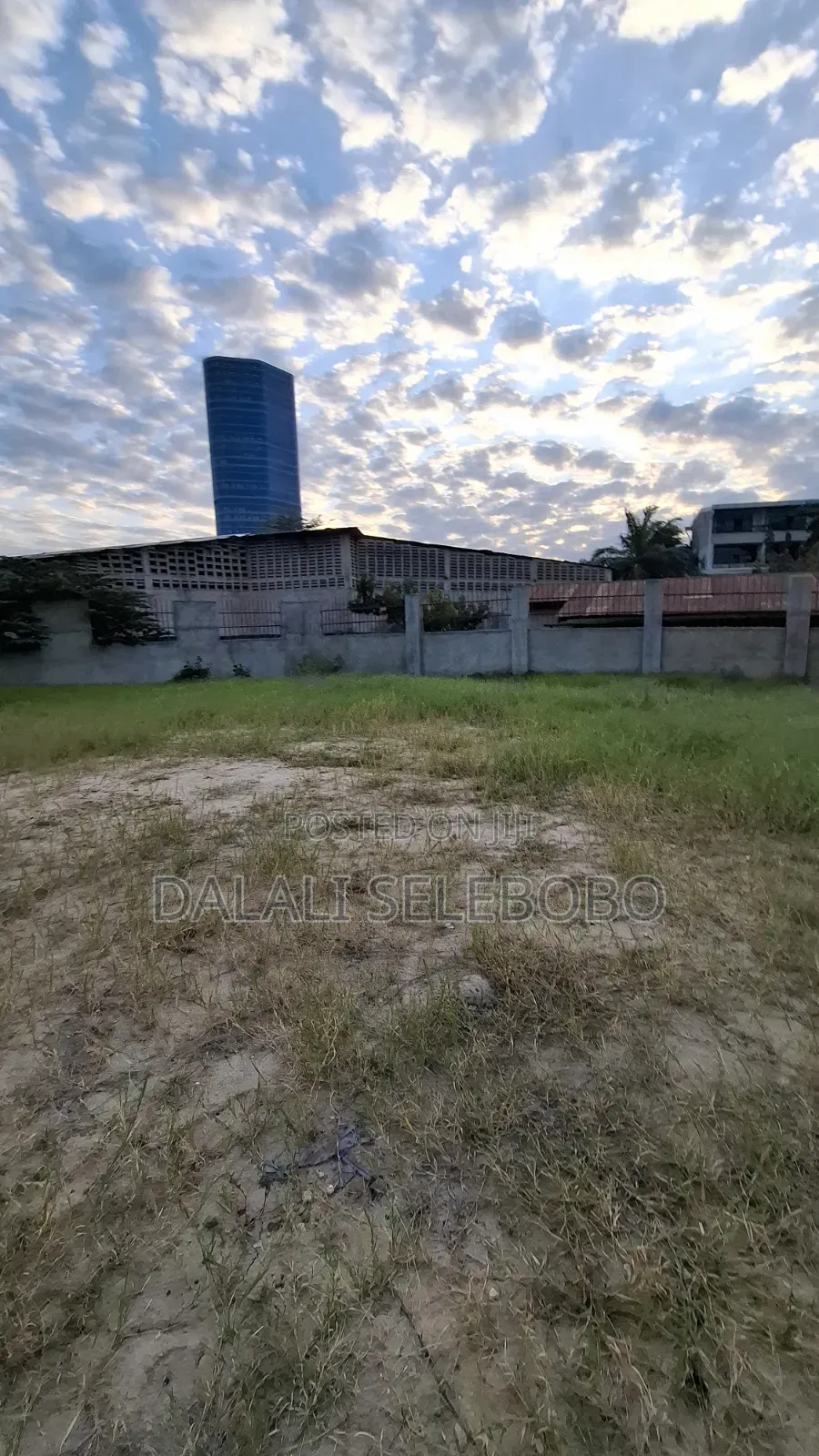 Yard Garage Near by Mliman Cty Mall