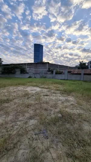 Yard Garage Near by Mliman Cty Mall