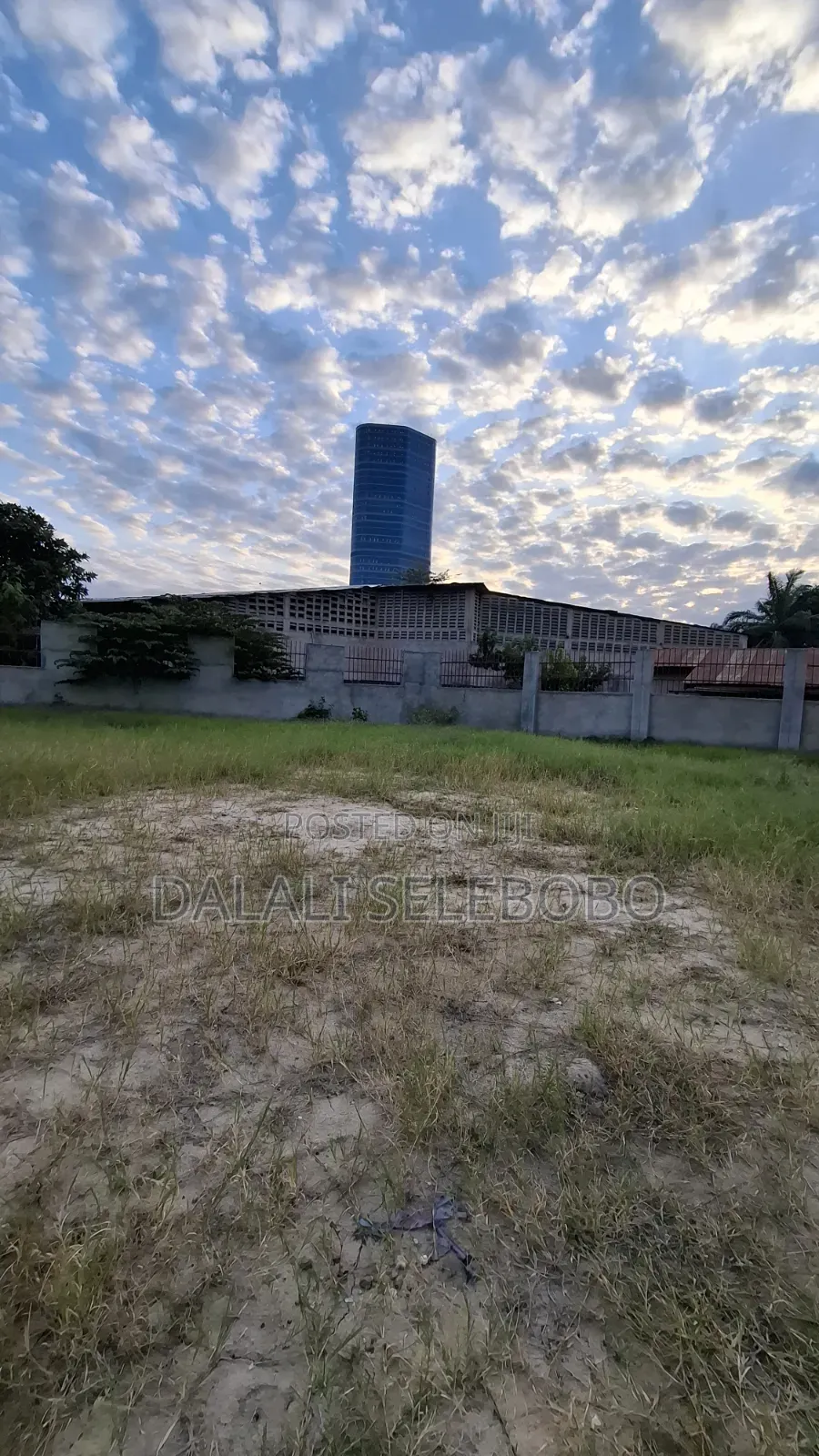 Yard Garage Near by Mliman Cty Mall