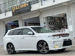 Mitsubishi Outlander 2013 White