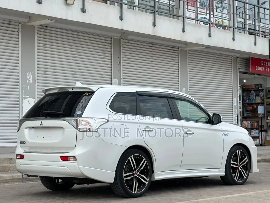 Mitsubishi Outlander 2013 White