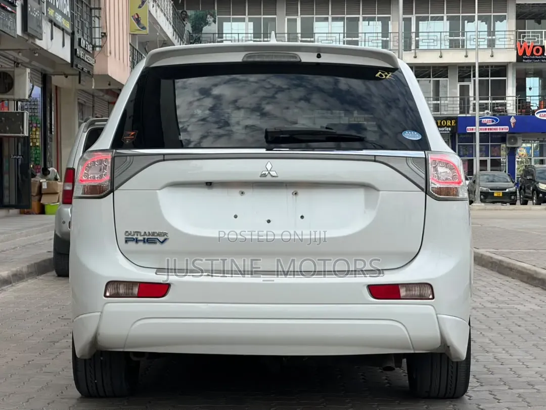 Mitsubishi Outlander 2013 White