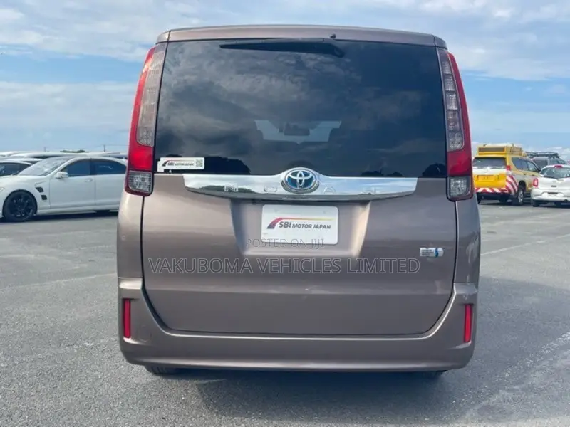 Toyota Noah 2014 Beige