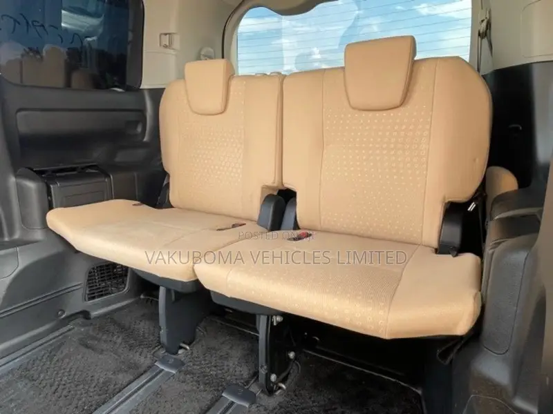 Toyota Noah 2014 Beige