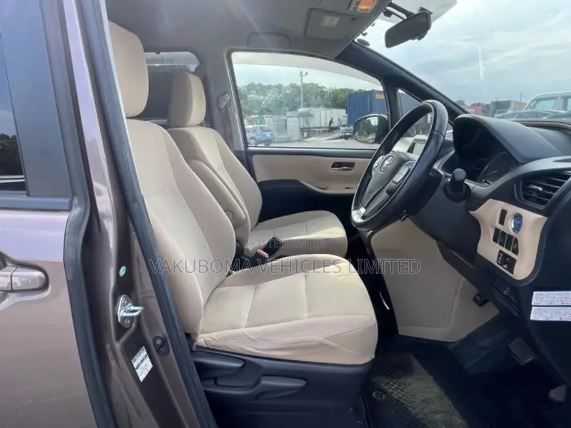 Toyota Noah 2014 Beige