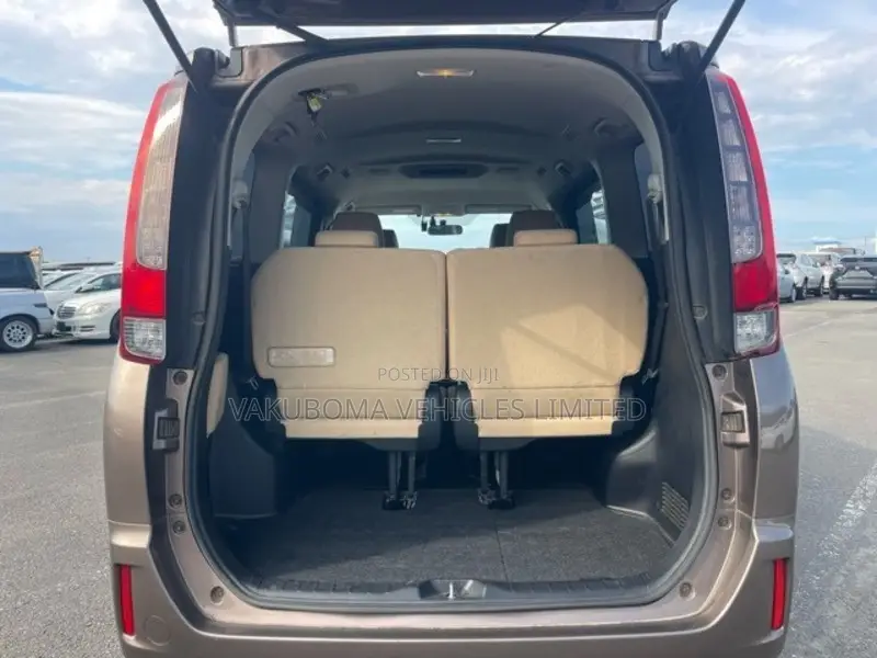 Toyota Noah 2014 Beige