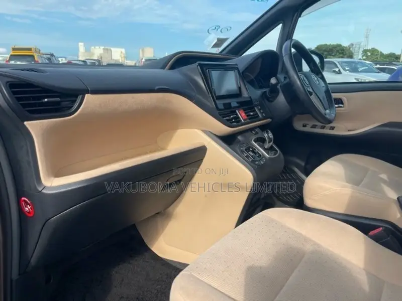 Toyota Noah 2014 Beige